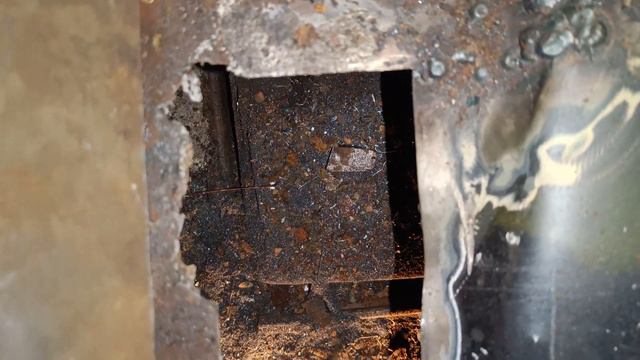 Сварка днища переднего пассажира на моей BMW E34. Сварным, Диману и слабонервным не смотреть! смотреть онлайн