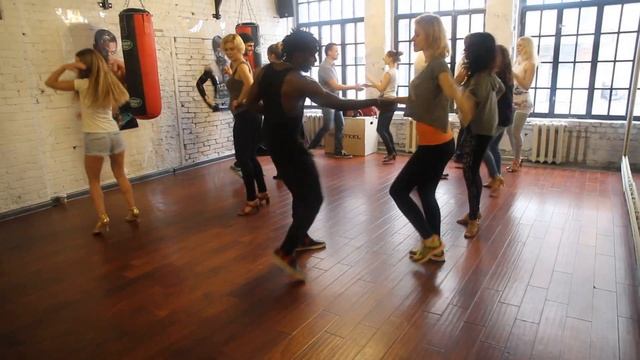 Bachata sensual, Yopi Quintero, фрагмент занятия 10.04 смотреть онлайн