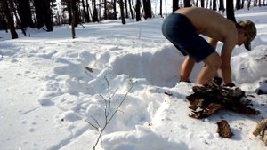 ВЫЖИТЬ ЗА 30 МИНУТ БЕЗ ОДЕЖДЫ ЗИМОЙ.