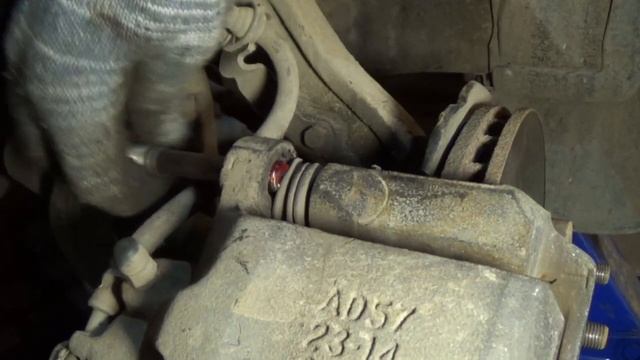 Honda CR-V RD1, RD2 - Разбор и обслуживание тормозных суппортов смотреть онлайн