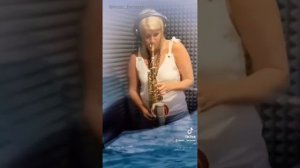 игра на саксафоне