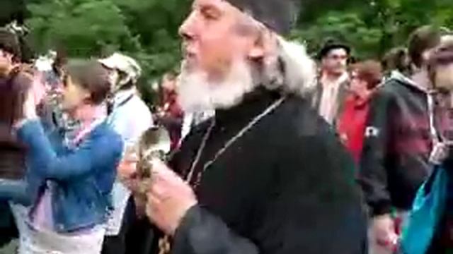 Священник поёт мантру.avi смотреть онлайн