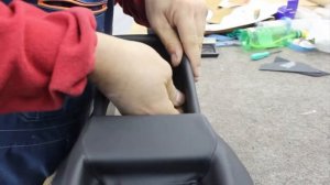 Перетяжка консоли кожей