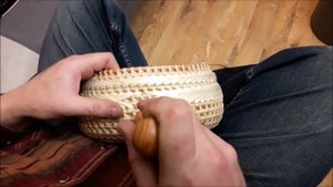 Плетение косички лентой