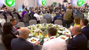 Участники ПМЭФ обсуждают совершенствование системы налогообложения, экономический рост в стране.