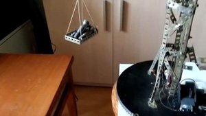 Модель башенного крана из железного конструктора на д/у