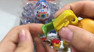 Распаковка Киндер Cюрпризов из серии Мстители Общий Сбор, Kinder Surprise Marvel Avengers Assemble