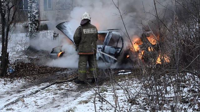 DSC 3975 2014.12.07 - Иваново - Горит автомашина во дворе - 4 Меланжевая дом 6 смотреть онлайн