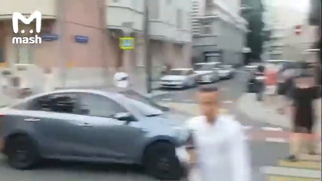 На Патриках полиция проверяет всех, кто нарушает социальную дистанцию смотреть онлайн