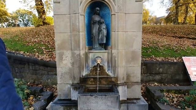 427. Английский город-курорт и некоторые подробности.