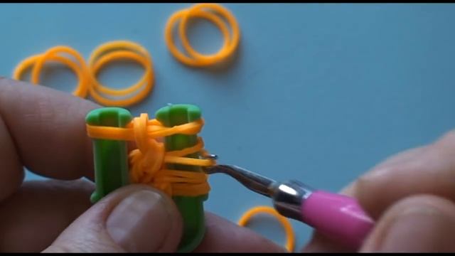 брелок СЕРДЕЧКО из резинок на рогатке