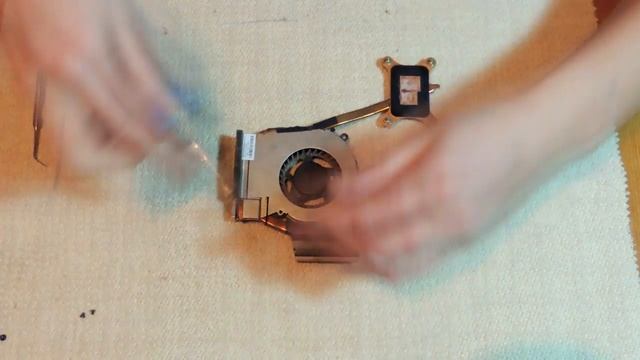 Как разобрать ноутбук Samsung NP-R580-JT02RU (disassemble Samsung NP-R580-JT02RU) смотреть онлайн