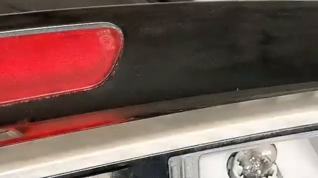 Замена лампочек подсветки номерного знака Kia Cerato смотреть онлайн