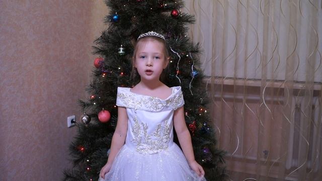 Сергей Михалков «В снегу стояла ёлочка» смотреть онлайн