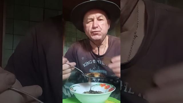 Ем маринованные грибы опята из магазина светофор,на даче. смотреть онлайн