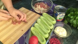 Фаршированные огурцы , лучшая закуска на праздничный стол .