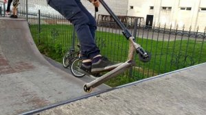 Трюки На Самокате В Скейт-Парке Трюки На Bmx, Порвал Ботинок