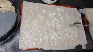 Слоеный творожный пирог из теста фило