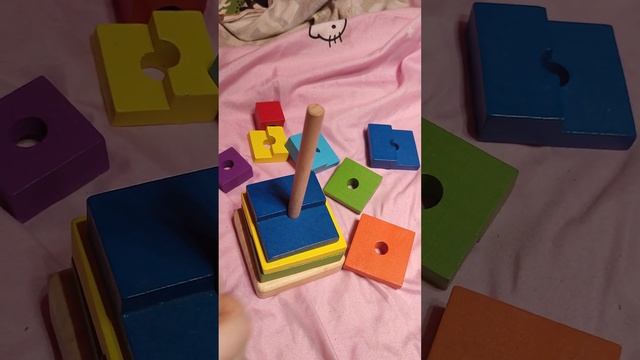 КВАДРАТНАЯ ПИРАМИДКА, РАЗНОЦВЕТНАЯ,РАЗВИВАЮЩИЕ ИГРЫ РЕБЁНКА.SQUARE PYRAMID, DEVELOPING GAMES,CHILD. смотреть онлайн