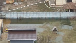 Стоит вода на участке?