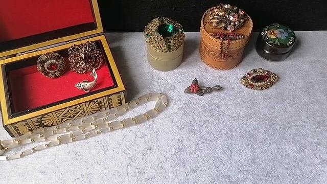 60. Новое направление. Открываем посылки. Советские, чешские украшения и немножко бижутерного лома.