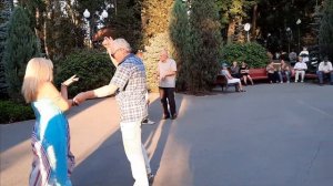АЙ ЯЙ ЯЙ,ДЕВЧОНКА