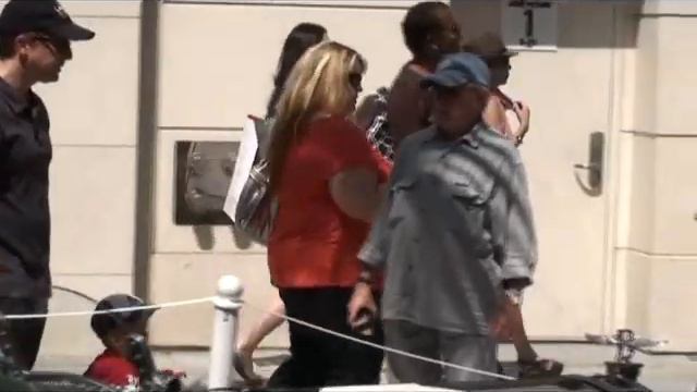 MILFS, BIG TITS, NICE ASSES, & 3 UGLY BITCHES OF BEVERLY HILLS FUNNY SHIT! смотреть онлайн