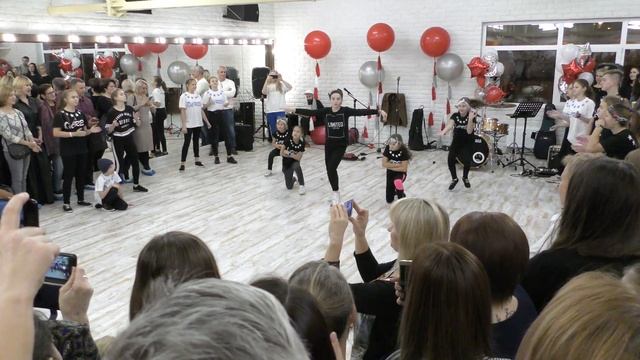 Выступление Hip-Hop Evil Clown на Официальном открытии UP fitnes в городе Железнодорожный смотреть онлайн