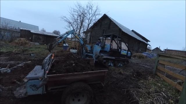 Самодельный мини-трактор. Работа трактора с экскаватором + прицеп. смотреть онлайн
