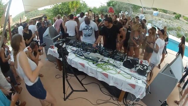 Carl Cox & Nic Fanciulli Boiler Room Ibiza Villa смотреть онлайн