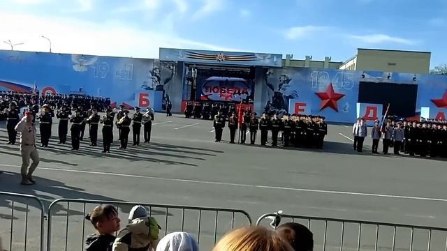 Оренбург. Генеральная репетиция военного парада на площади Ленина Видео Виктор Поживин 7. 05. 22 смотреть онлайн