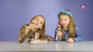 Дети пробуют вегетарианскую еду