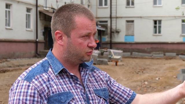 В Смоленске идёт ремонт двора на улице Багратиона