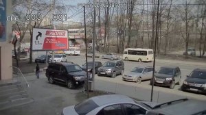HD-SDI управляемая поворотная PTZ видеокамера IVM-299-20. День. Улица.