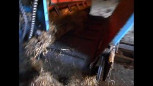 Кормораздатчик тракторный прицепный КТП-10У (работа).