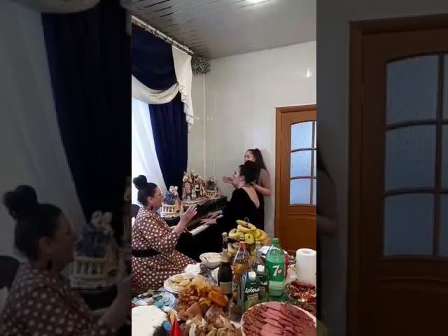 Раиса Отрадная и Елена Ваенга поют под рояль смотреть онлайн
