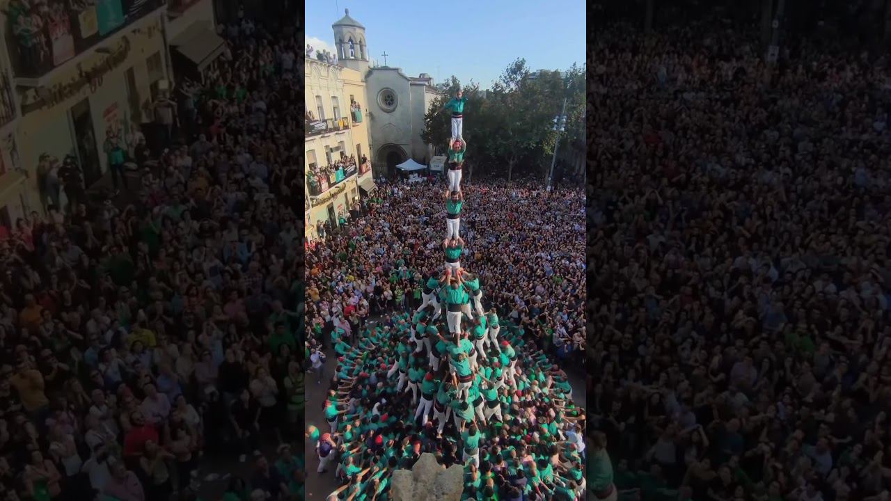 Кастель — живая башня, построенная во время фестивалей в Каталонии. смотреть онлайн