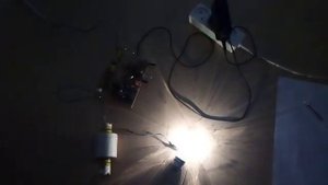 Генератор энергии по одному проводу. Свечение перегоревшей лампы накаливания