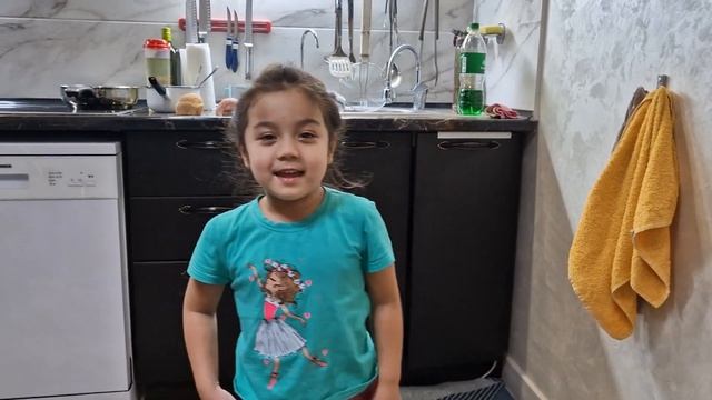 Детские стихи и сказки в исполнении Шафизы смотреть онлайн