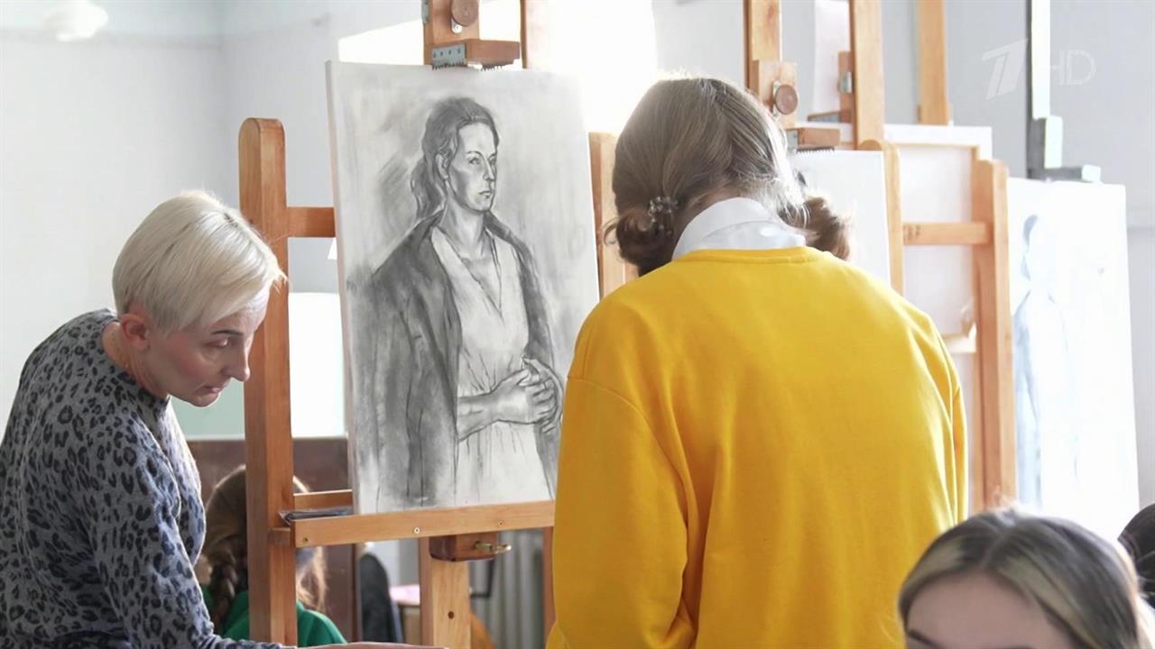 В Луганске для будущих художников проходит выездная сессия "Школы Иннопрактики и Русских сезонов"