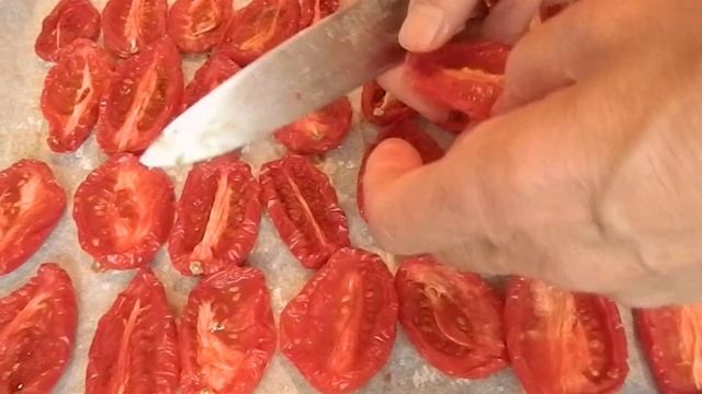 ВЯЛЕНЫЕ ПОМИДОРЫ НА ЗИМУ. КАК ВЯЛИТЬ ПОМИДОРЫ В ДОМАШНИХ УСЛОВИЯХ смотреть онлайн