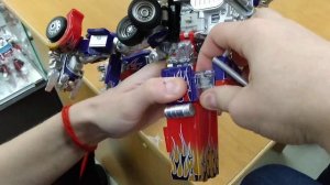 Обзор трансформера Optimus Prime -Revenge of the Fallen -Leader class. Музей роботов-трансформеров.
