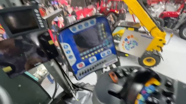 Самоходный опрыскиватель BERTHOUD RAPTOR 4240 на Югагро 2022 смотреть онлайн