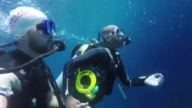 Нурлан Батыров и Шарип Серик занимаются дайвингом в Египте смотреть онлайн