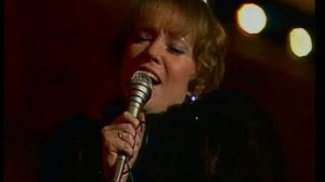 МОИ ЛЮБИМЫЕ СТИХИ. "Она цеплялась за любовь..."