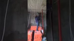 Алмазное бурение отверстий снизу вверх на сухую с пылесосом