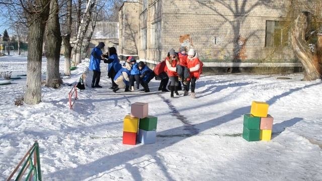 Спортивная игра:
Эстафета