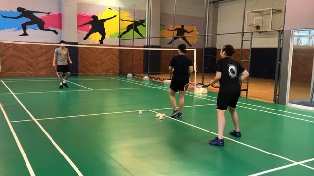 HOW TO RETURN SERVICE IN BADMINTON DOUBLES #badminton #badmintoncoachkennie #doubles #servicereturn смотреть онлайн