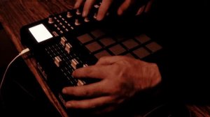 Akai MPD26 USB Pad MIDI controller with GForce Oddity Synth | IDM  music session - Superteclados.co