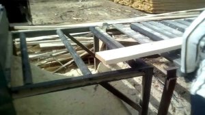 Как работают на кромкообрезном станке? Как кромят необрезную доску